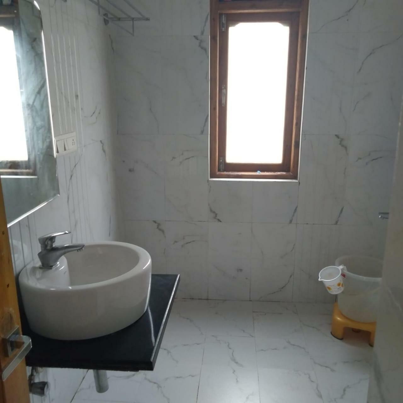 Apple Blossom Hotel Manali  Bagian luar foto